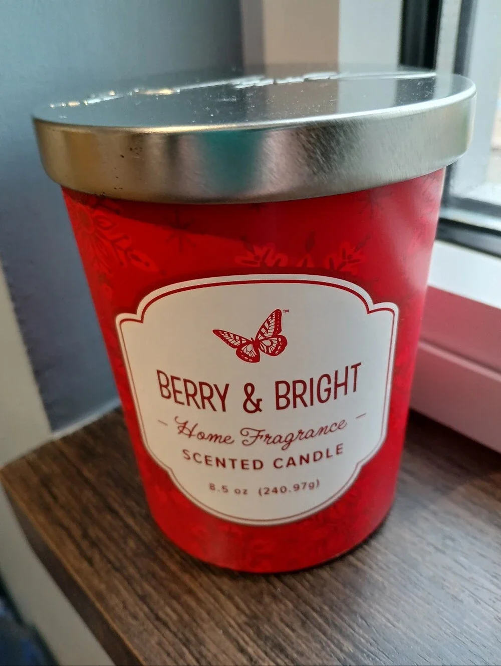 DG Dolly Parton Single Wick Berry & Bright Christmas Candle 8.5 oz NEW